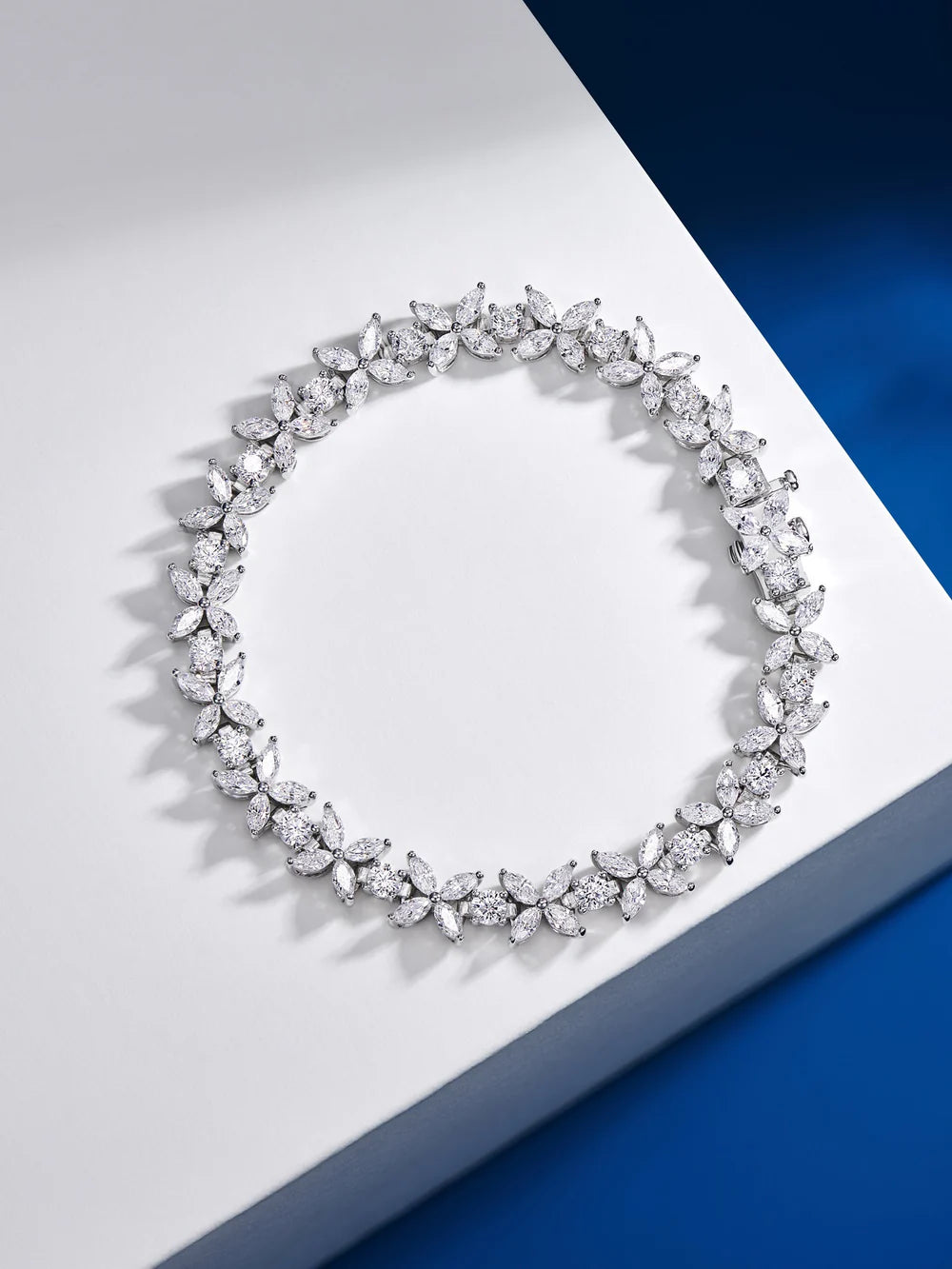 Bracelet – Motif floral et feuilles, plaqué or argent